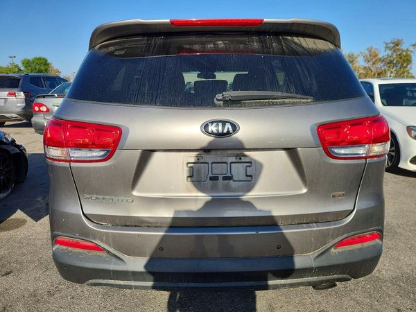 2016 KIA SORENTO L / LX