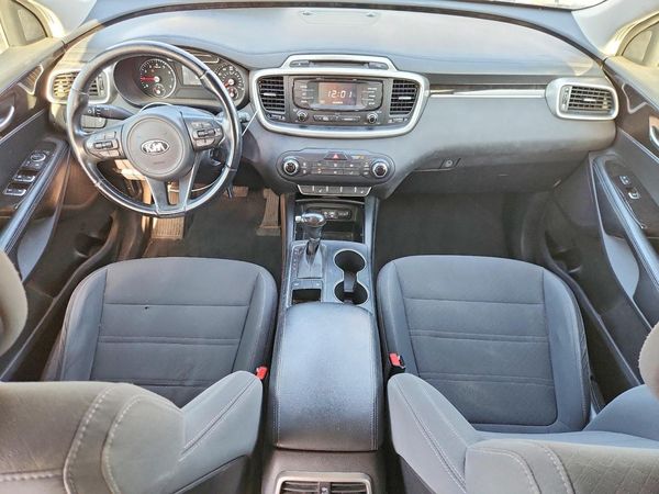 2016 KIA SORENTO L / LX