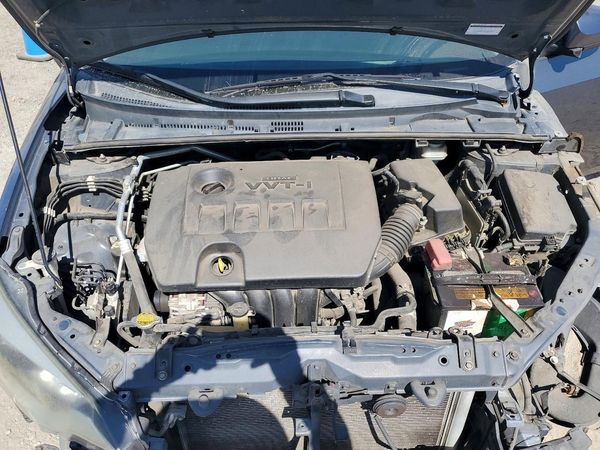 2014 TOYOTA COROLLA L/LE — Engine bay