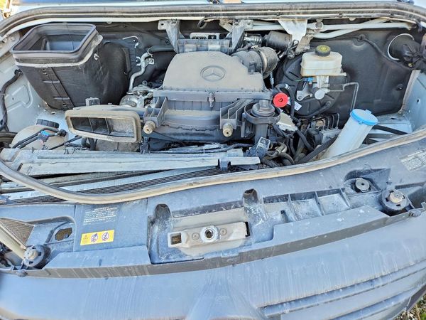 2024 MERCEDES-BENZ SPRINTER 907 (VS30) — Engine bay