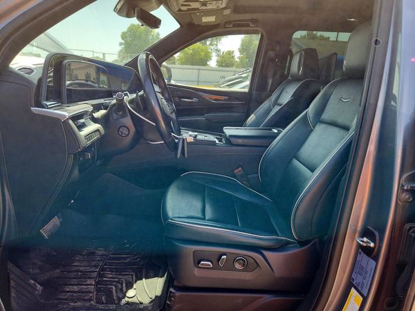 2021 CADILLAC ESCALADE — DENT