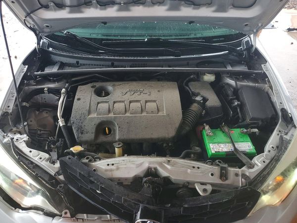 2015 TOYOTA COROLLA — Engine bay