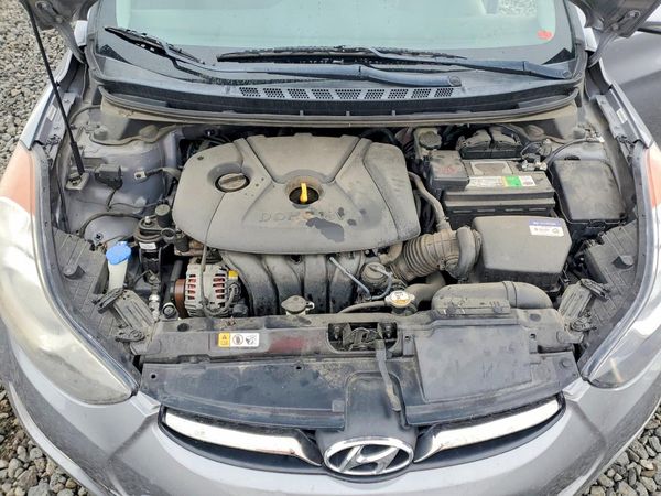 2013 HYUNDAI ELANTRA — Engine bay