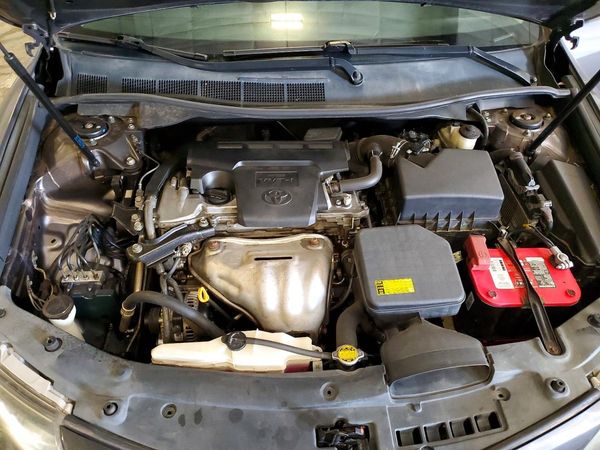 2012 TOYOTA CAMRY — Engine bay
