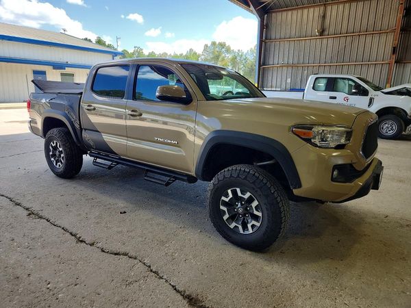 2017 TOYOTA TACOMA — Passenger 3/4
