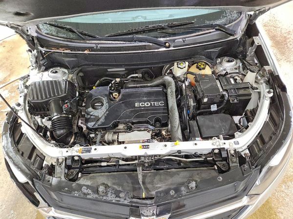 2018 CHEVROLET EQUINOX LT (1LT) — Engine bay