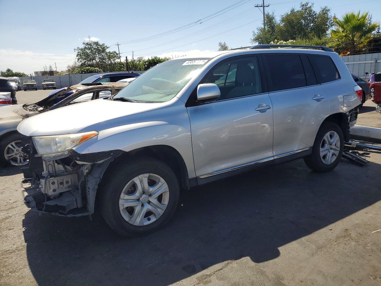 2013 TOYOTA HIGHLANDER Base/Hybrid — Front 3/4