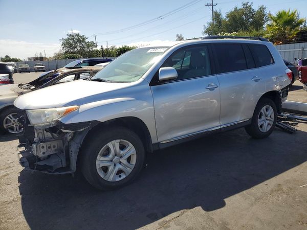 2013 TOYOTA HIGHLANDER — DSFA — Front 3/4