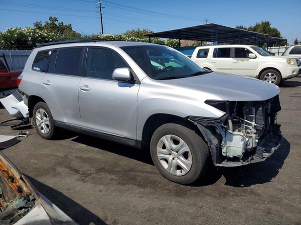 2013 TOYOTA HIGHLANDER Base/Hybrid — Passenger 3/4