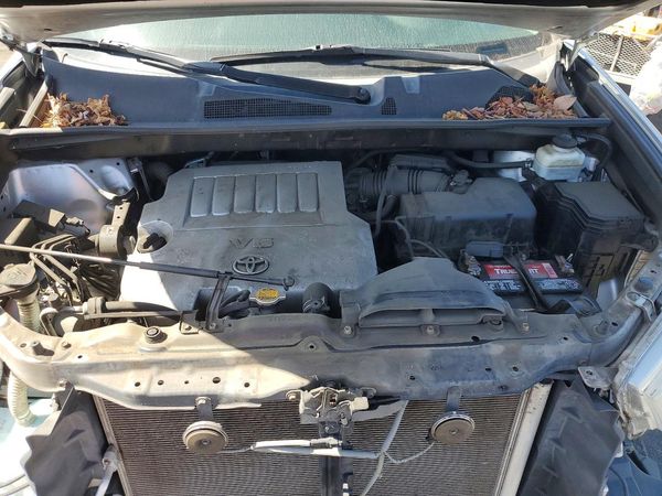2013 TOYOTA HIGHLANDER Base/Hybrid — Engine bay