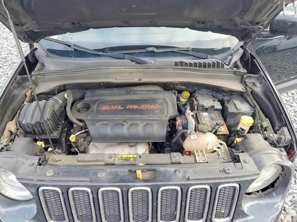 2017 JEEP RENEGADE — Engine bay