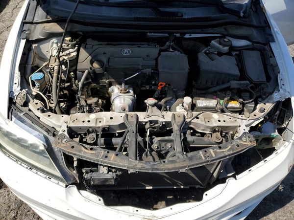 2017 ACURA ILX — Engine bay