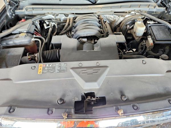 2017 CHEVROLET SILVERADO LT — Engine bay