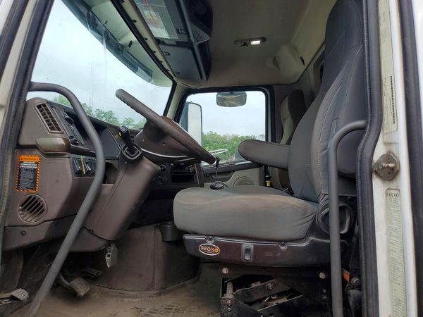 2016 VOLVO VHD — DENT