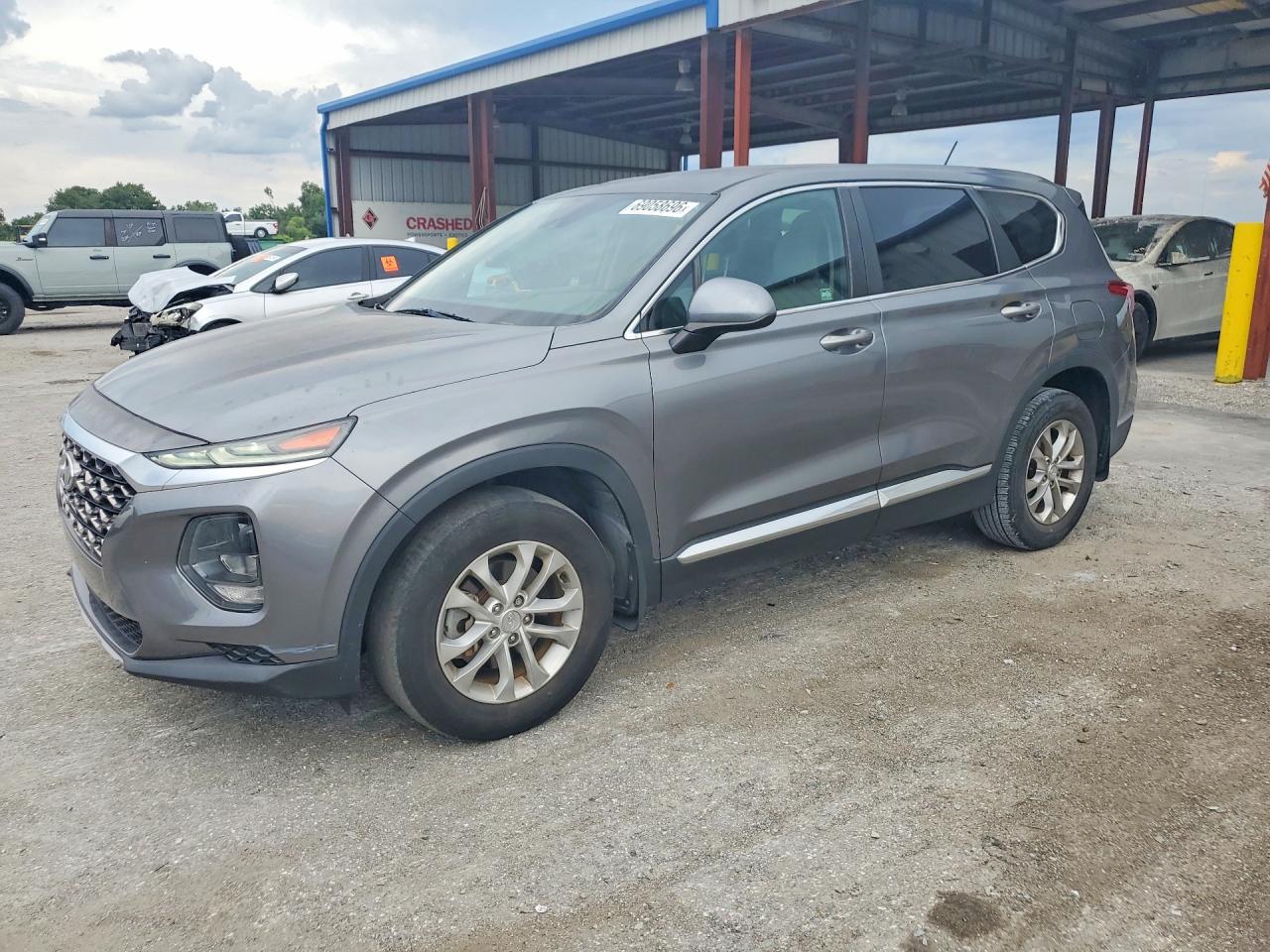 2019 HYUNDAI SANTA FE SE — Front 3/4
