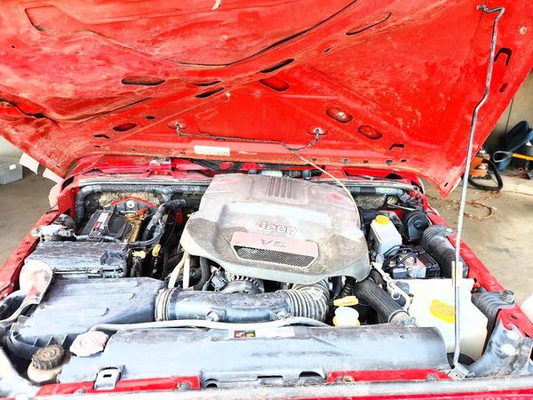 2015 JEEP WRANGLER UNLIMITED — Engine bay