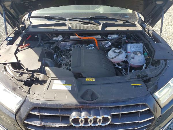 2020 AUDI Q5 E — Engine bay