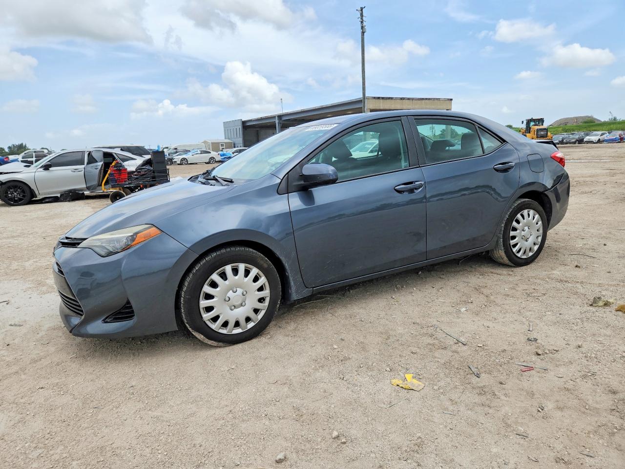 2018 TOYOTA COROLLA — Front 3/4