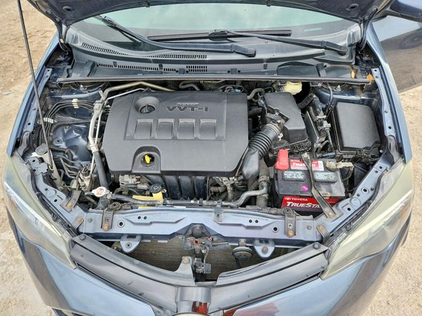 2018 TOYOTA COROLLA — Engine bay