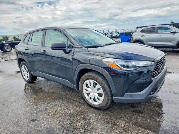 2024 TOYOTA COROLLA CROSS L — Passenger 3/4