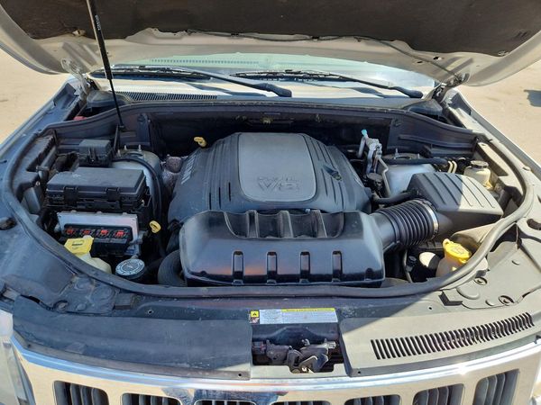 2015 JEEP GRAND CHEROKEE — Engine bay