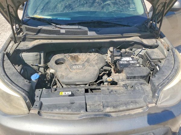 2016 KIA SOUL Plus — Engine bay
