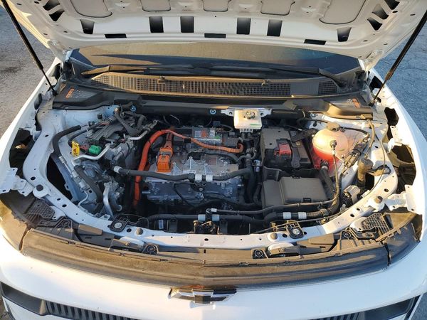 2025 CHEVROLET EQUINOX LT — Engine bay