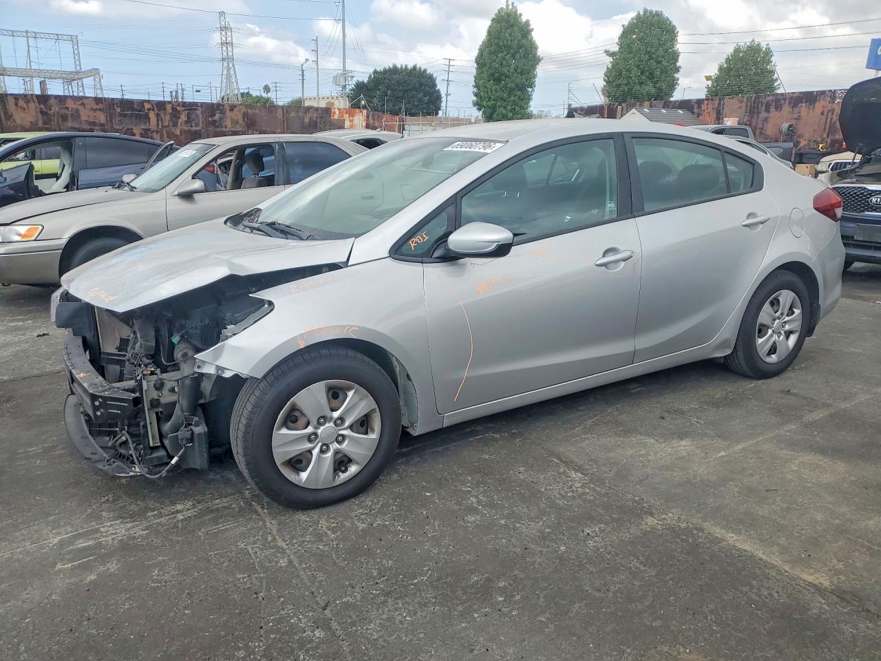 2017 KIA FORTE LX Base — Front 3/4
