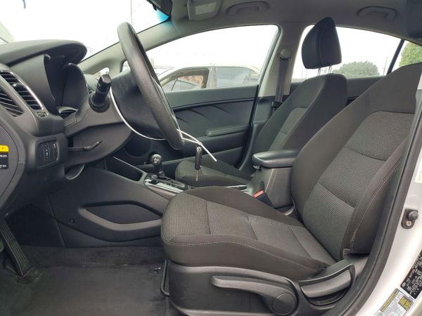 2017 KIA FORTE LX Base — DENT