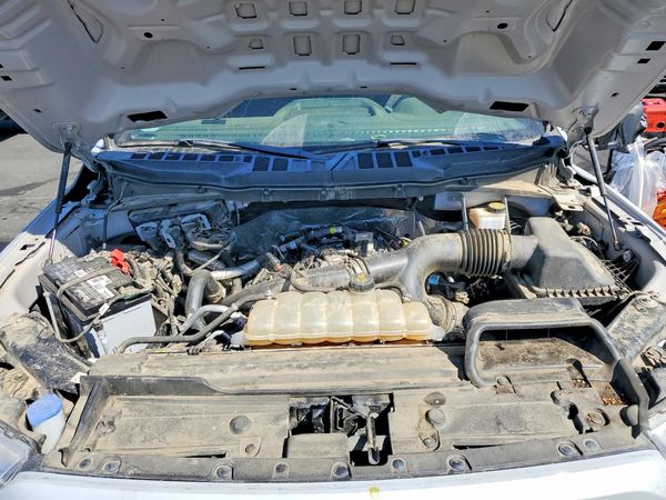 2022 FORD F150 SuperCab — Engine bay