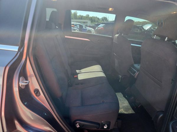 2019 TOYOTA HIGHLANDER LE/LE Plus
