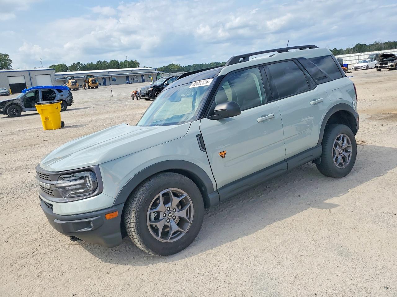 2023 FORD BRONCO Badlands — Front 3/4