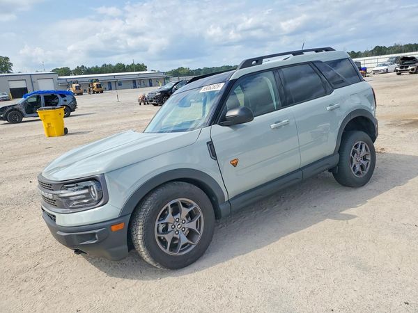 2023 FORD BRONCO Badlands — Front 3/4