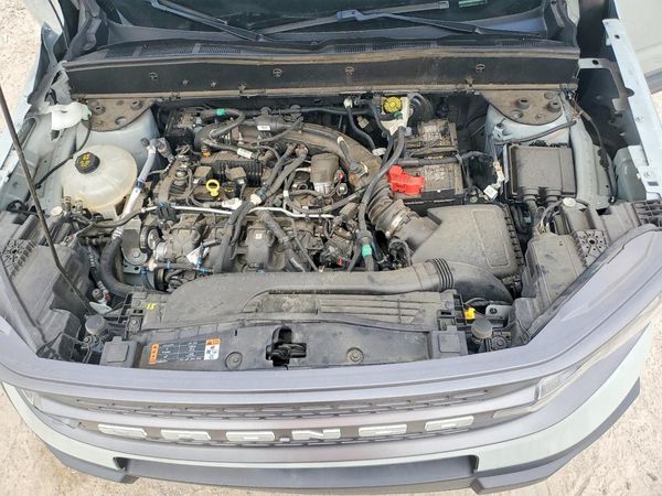 2023 FORD BRONCO Badlands — Engine bay