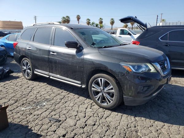 2020 NISSAN PATHFINDER Platinum — Passenger 3/4