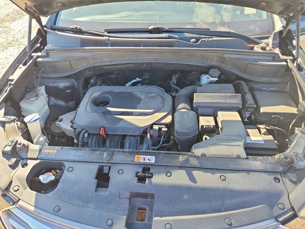2017 HYUNDAI SANTA FE — Engine bay