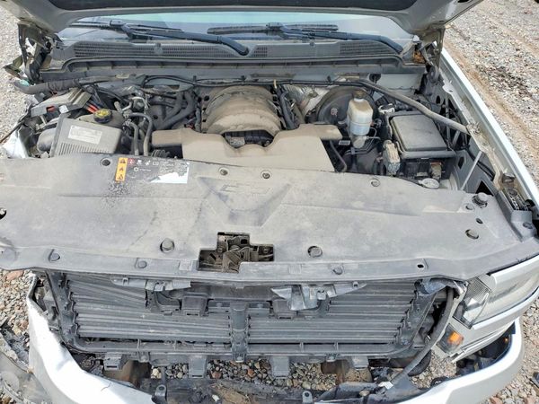 2018 CHEVROLET SILVERADO LT — Engine bay