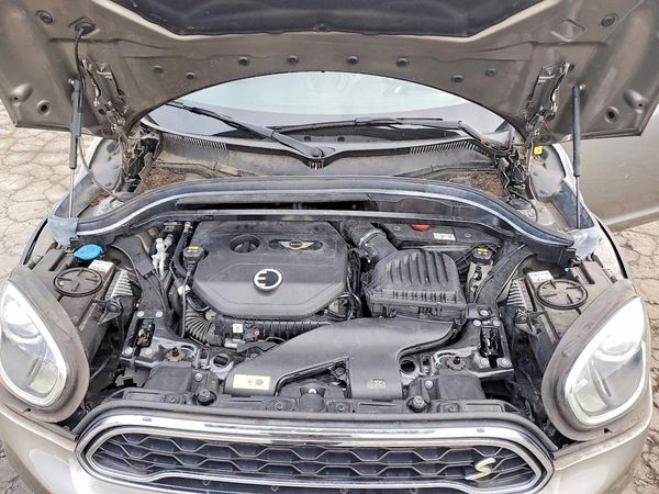 2019 MINI COOPER — Engine bay