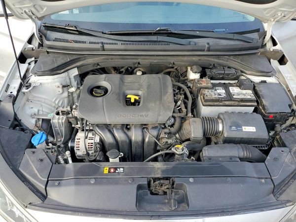 2019 HYUNDAI ELANTRA — Engine bay