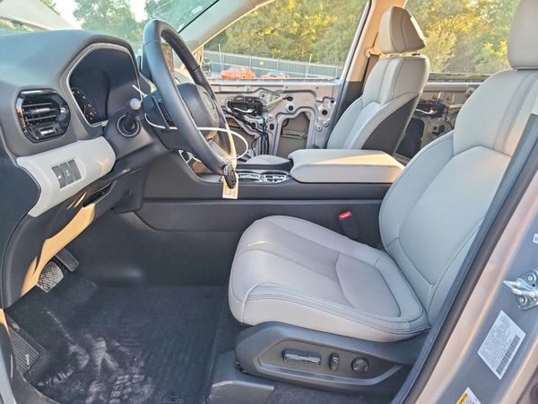 2025 HONDA PILOT — DENT