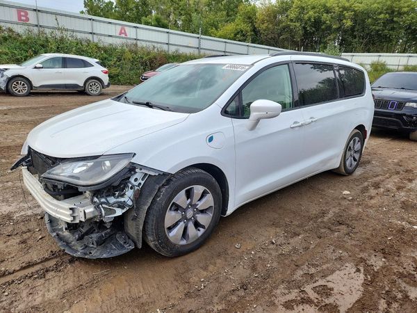 2018 CHRYSLER PACIFICA — DSFA — Front 3/4