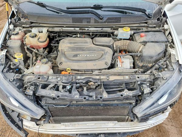 2018 CHRYSLER PACIFICA Touring Plus — Engine bay