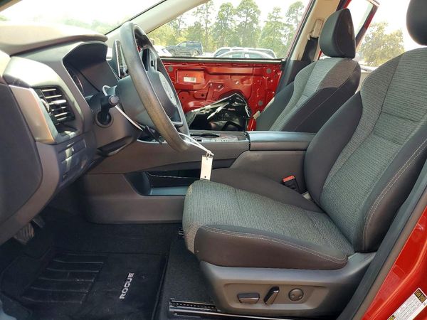 2021 NISSAN ROGUE SV — DENT