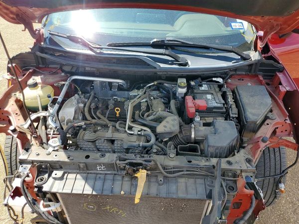 2021 NISSAN ROGUE SV — Engine bay