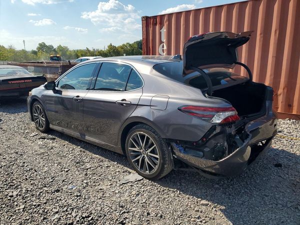 2022 TOYOTA CAMRY XLE