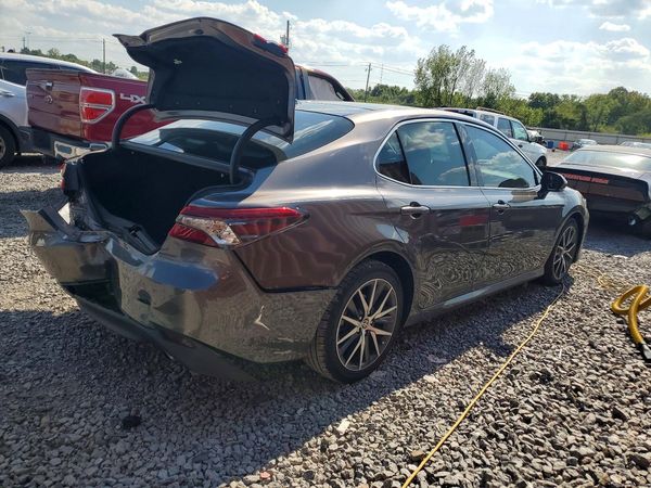 2022 TOYOTA CAMRY XLE