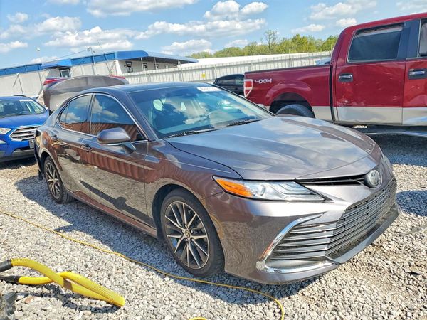 2022 TOYOTA CAMRY XLE