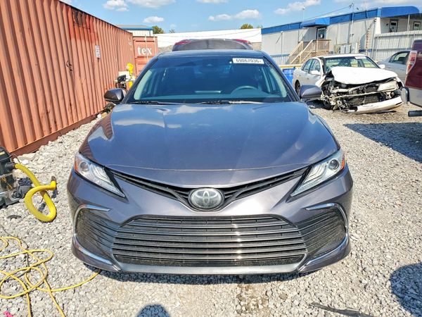 2022 TOYOTA CAMRY XLE