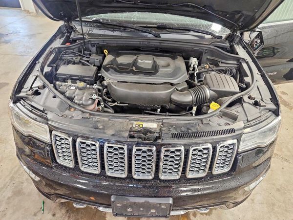 2017 JEEP GRAND CHEROKEE — Engine bay