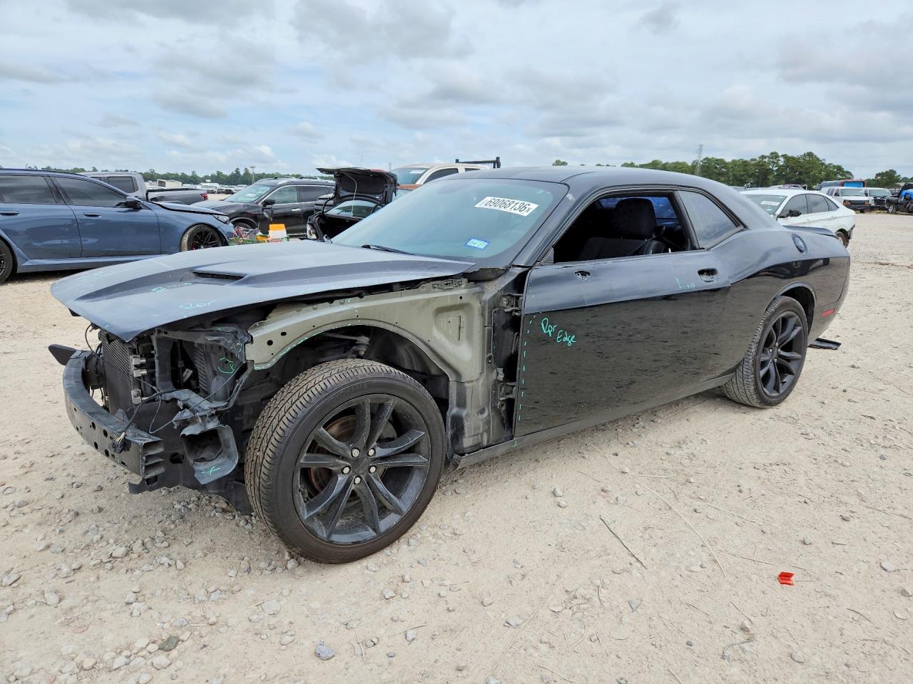 2016 DODGE CHALLENGER SXT — Front 3/4